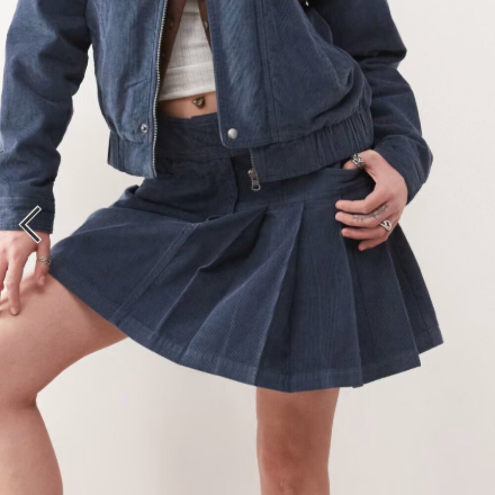 ASOS / Reclaimed Vintage • navy corduroy pleated skirt